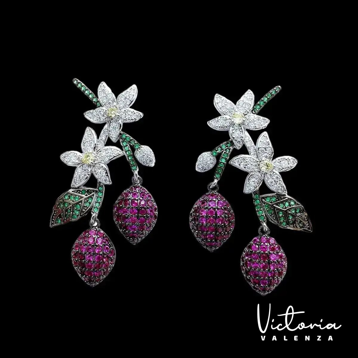 Victoria Valenza Fiore Luxe Oorbellen Dames Messing Oorhangers Dames Oorringen - Meerkleurige Steen - Kleur Zwart - 1 Paar