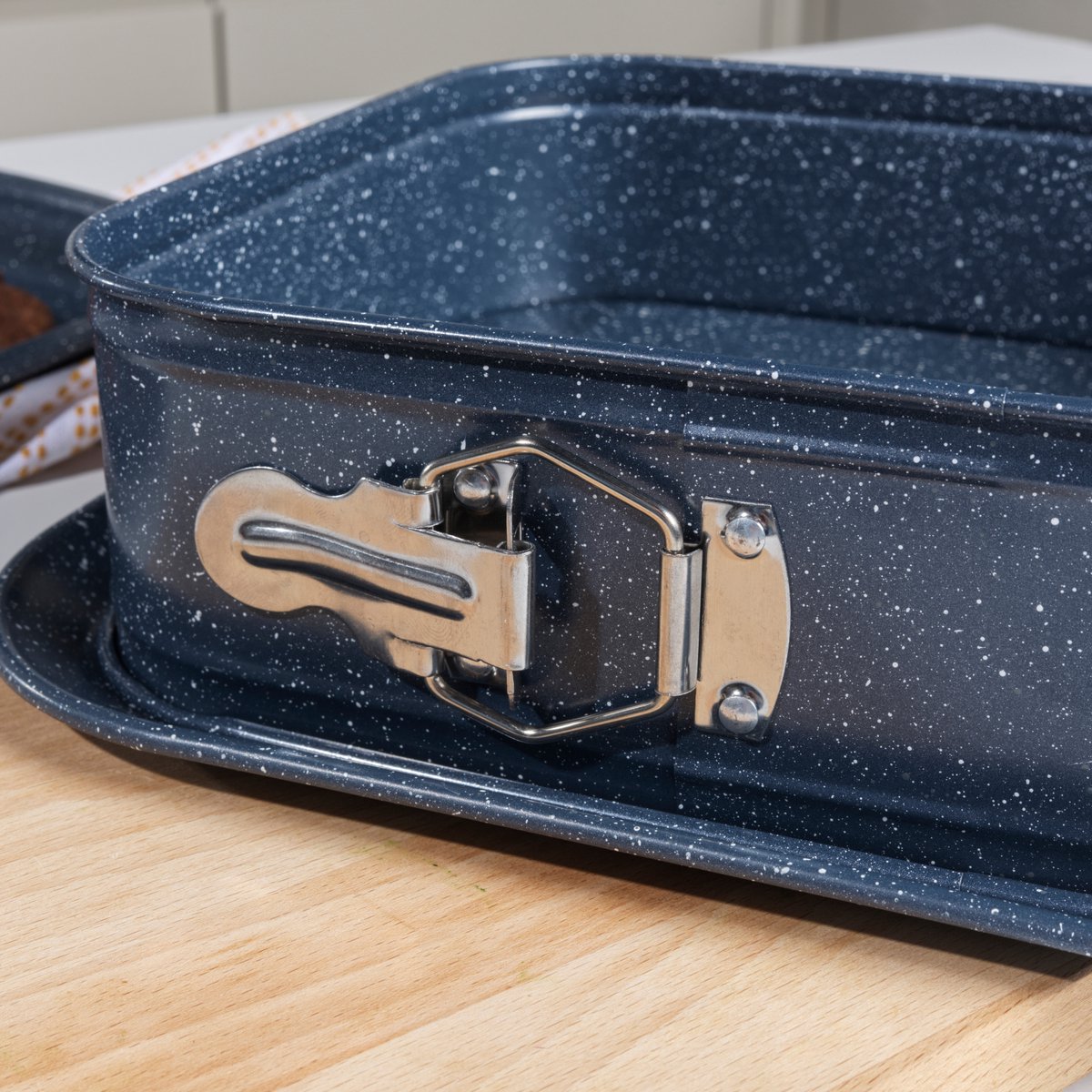 Russell Hobbs RH02176EU7 Nightfall Stone Springform Pan, 24 cm, Non-Stick Opening Cake Tin, Bake Cakes, Cheesecakes, Pies & More, Easy to Clean, Oven Safe, PFOA Free Blue Marble Carbon Steel