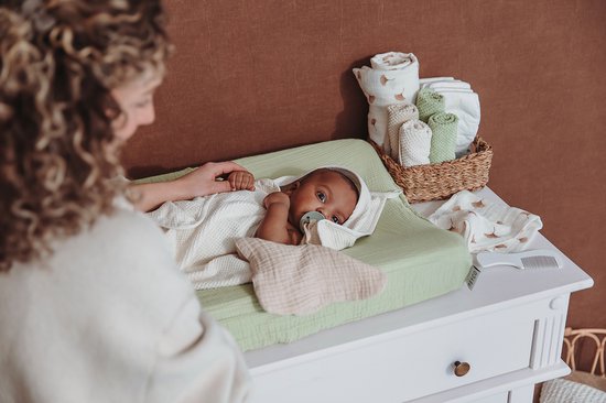 Meyco Baby Uni aankleedkussenhoes - pre-washed hydrofiel - soft olive - 50x70cm — afbeelding 3