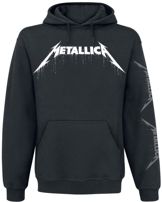 Zwarte hoodie met wit Metallica-logo op de borst en mouw.