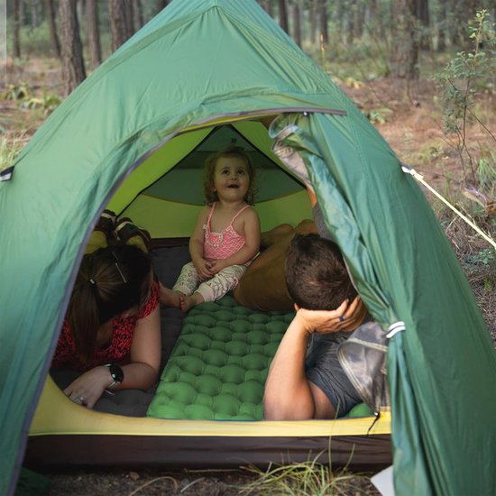 Lichte Opblaasbare Slaapmat voor Outdoor Activiteiten - Compact, Vochtbestendig en Comfortabel van Quechua — afbeelding 2