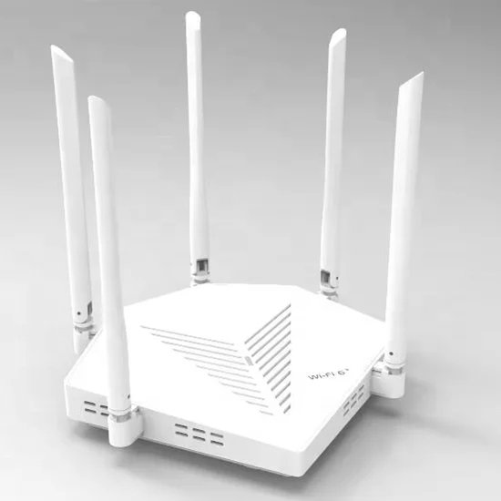 Witte router met zes verstelbare antennes en een gestructureerd oppervlak.