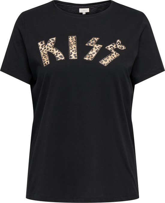 Zwarte T-shirt met de tekst 'KISS' in luipaardprint letters, met studs aan de randen van de letters.