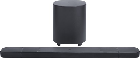 Zwarte JBL soundbar met zwarte subwoofer, op witte achtergrond.