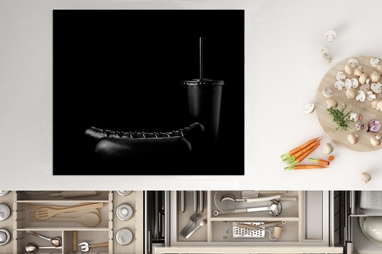 KitchenYeah® Inductie beschermer 60x52 cm - Hotdog en een milkshake in zwart-wit - Kookplaataccessoires - Afdekplaat voor kookplaat - Inductiebeschermer - Inductiemat - Inductieplaat mat - Merkloos