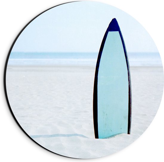 Dibond Muurcirkel - Zee - Strand - Zand - Surfen - Surfplank - Hobby - 20x20 cm Foto op Aluminium Muurcirkel (met ophangsysteem)