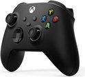 Zwarte Xbox controller, schuin van voren.