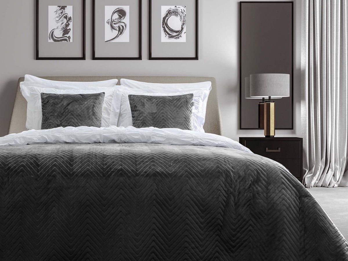 Yellow Ink-Black Sprei Madeline 270x260 cm, gemaakt van 100% Polyester