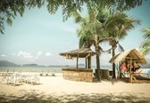 Fotobehang - Vlies Behang - Strandbar bij de Palmbomen op het Strand - 416 x 290 cm