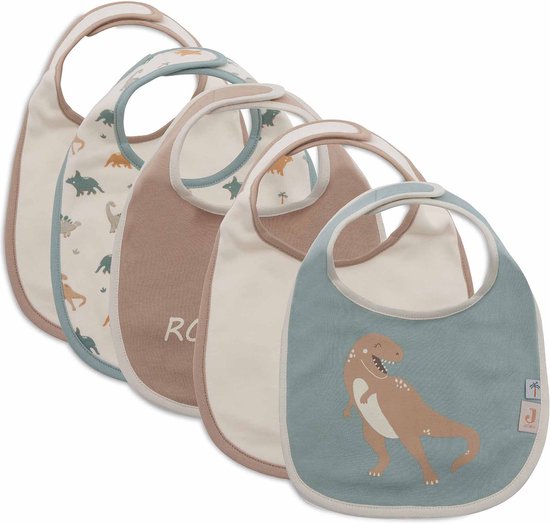 Set van vijf Jollein slabbetjes met verschillende prints en kleuren, waaronder dino's en tekst.