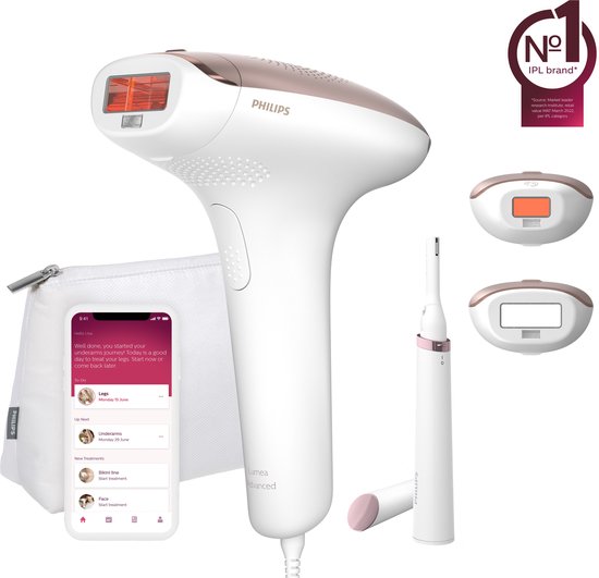 Wit Philips Lumea Advanced IPL ontharingsapparaat met rosé gouden accenten, accessoires, toilettas en smartphone.