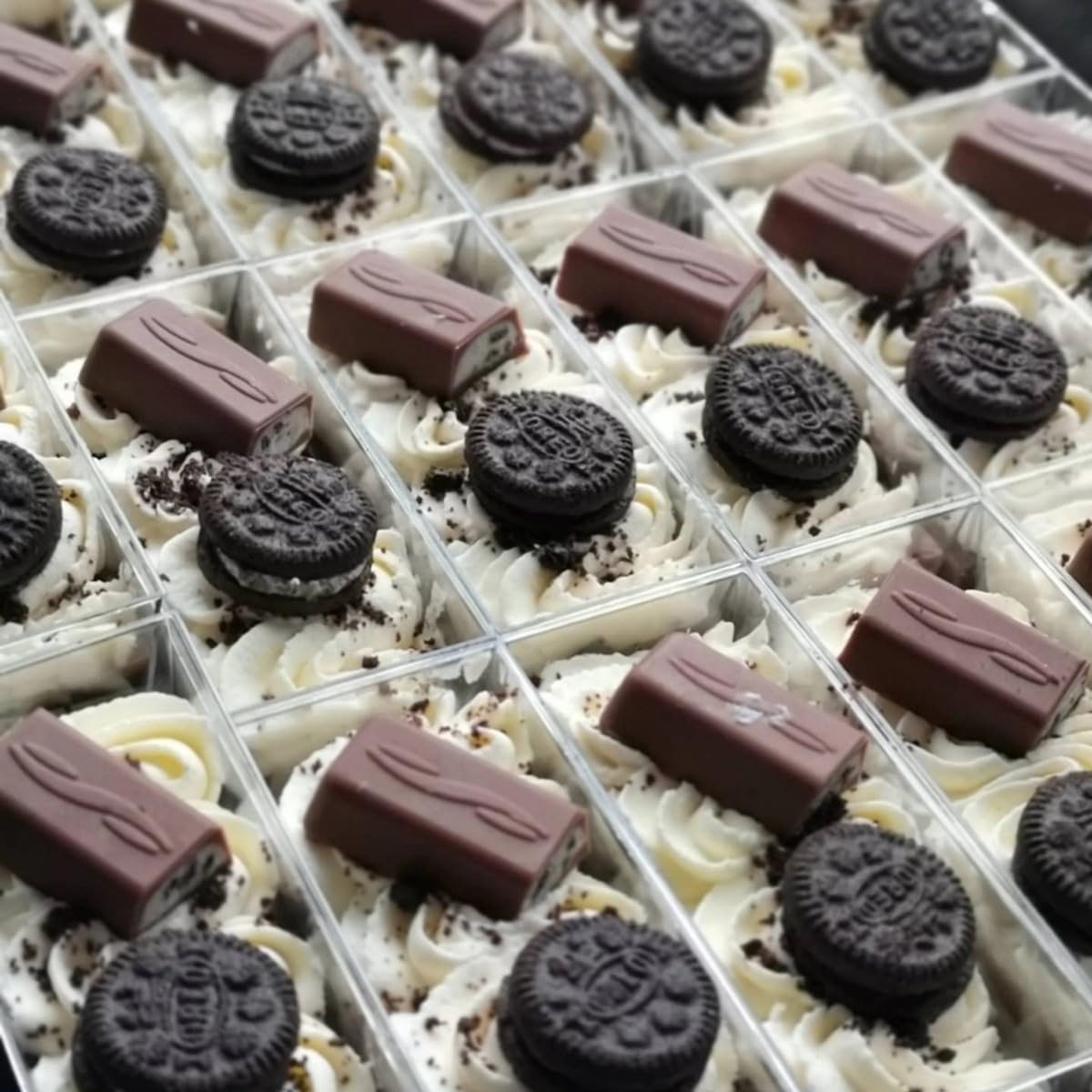 50 Stuks Dessertbekers Met Lepels, 240 Ml, Transparante Dessertkommen Herbruikbaar Vierkante Dessertkopjes Trapezoide Beker Voor Thuis Desserts Pudding Mousse Ijsje Party 949543354