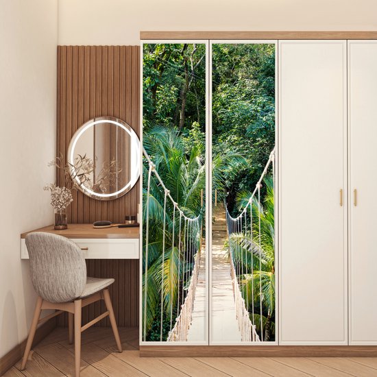 Deurposter 80x205 cm - Deursticker Jungle - Palmboom - Brug - Natuur - Planten - Meubelfolie zelfklevend - Deurfolie woonkamer - Interieurfolie fotobehang - Deur plakfolie - Deurstickers - Deurbehang sticker - Kamer decoratie