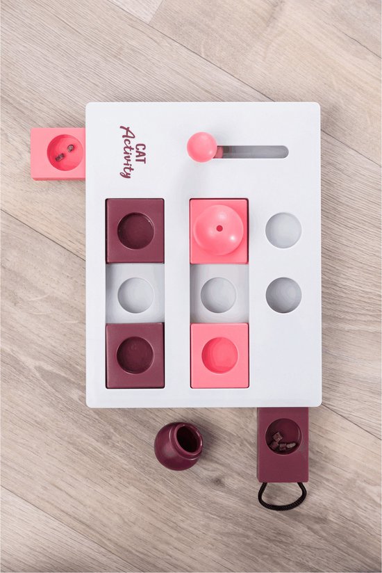 Wit kattenpuzzelspel met roze en bordeauxrode vakjes, een schuifregelaar en balletjes.