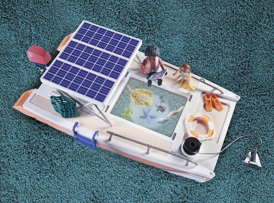 Playmobil Wiltopia onderzoeksschip met zonnepanelen, vissenkom met zeedieren en twee personen.