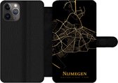 Bookcase Geschikt voor iPhone 11 Pro Max telefoonhoesje - Nijmegen - Kaart - Goud - Zwart - Met vakjes - Wallet case met magneetsluiting