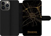 Bookcase Geschikt voor iPhone 13 Pro Max telefoonhoesje - Doornik - Kaart - Goud - Met vakjes - Wallet case met magneetsluiting