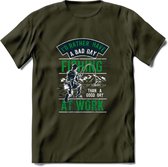 A bad Day Fishing - Vissen T-Shirt | Groen | Grappig Verjaardag Vis Hobby Cadeau Shirt | Dames - Heren - Unisex | Tshirt Hengelsport Kleding Kado - Leger Groen - XL