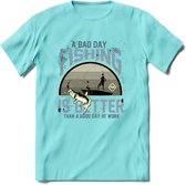 A Bad Day Fishing - Vissen T-Shirt | Grijs | Grappig Verjaardag Vis Hobby Cadeau Shirt | Dames - Heren - Unisex | Tshirt Hengelsport Kleding Kado - Licht Blauw - L