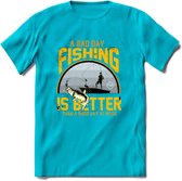 A Bad Day Fishing - Vissen T-Shirt | Geel | Grappig Verjaardag Vis Hobby Cadeau Shirt | Dames - Heren - Unisex | Tshirt Hengelsport Kleding Kado - Blauw - XL