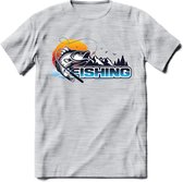 Fishing - Vissen T-Shirt | Grappig Verjaardag Vis Hobby Cadeau Shirt | Dames - Heren - Unisex | Tshirt Hengelsport Kleding Kado - Licht Grijs - Gemaleerd - L