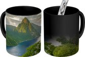 Magische Mok - Foto op Warmte Mok - Uitzicht op een berglandschap bedekt met een tropisch regenwoud in Saint Lucia - 350 ML