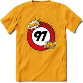 97 Jaar Hoera Verkeersbord T-Shirt | Grappig Verjaardag Cadeau | Dames - Heren | - Geel - M