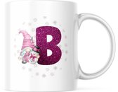 Kerst Mok met afbeelding: Snowman Gnome - Roze - Letter B | Kerst Decoratie | Kerst Versiering | Grappige Cadeaus | Koffiemok | Koffiebeker | Theemok | Theebeker