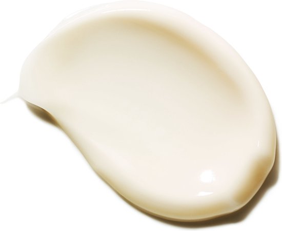 Een veeg witte crème, de textuur van een L'Oréal gezichtscrème.
