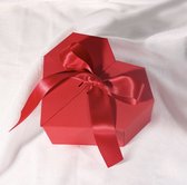Geschenkdoos- Box- cadeau- valentijn- hart- hartjes- piepschuim- verjaardagscadeau