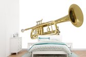 Behang - Fotobehang Een trompet met een witte achtergrond - Breedte 305 cm x hoogte 220 cm