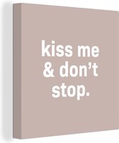 Canvas Schilderij Spreuken - Quotes - Kiss me & don't stop - Koppel - 90x90 cm - Wanddecoratie