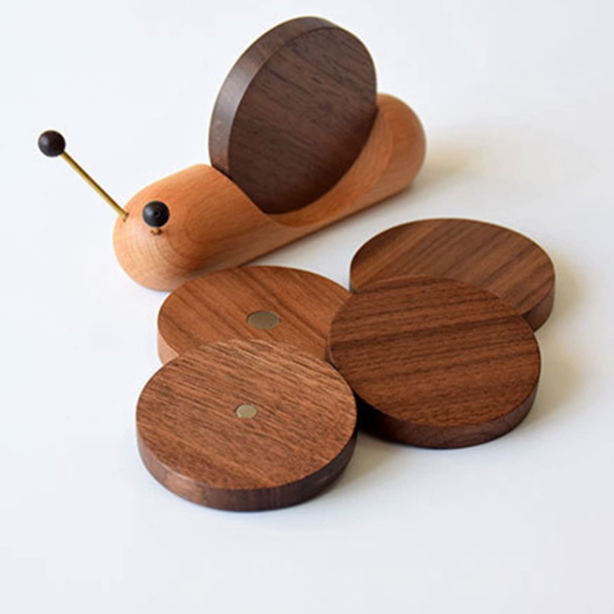 Dailygoods- Onderzetters Slakvorm - Houten Onderzetters - Onderzetters met Houder - Duurzaam en Waterdicht - Complete Set met 5 Stuks - Magnetische Opslagbasis - Coaster