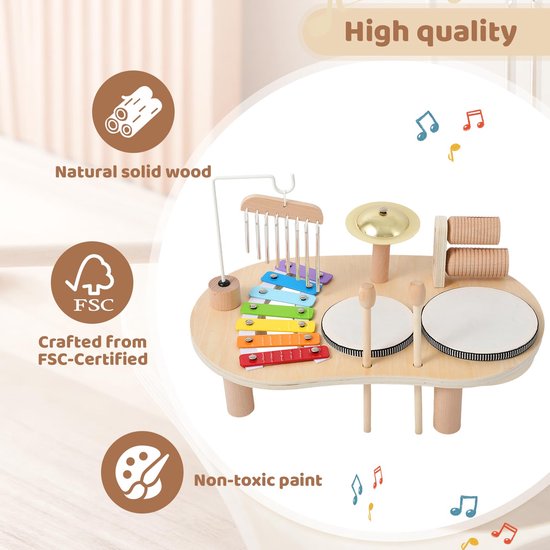 Een houten muziekinstrumentenset met xylofoon, trommels, cimbalen, windgong en ratel, met levendige kleuren en notenillustraties.