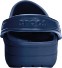 Arrière d'un Crocs Clog bleu marine avec logo 'CROCS'.