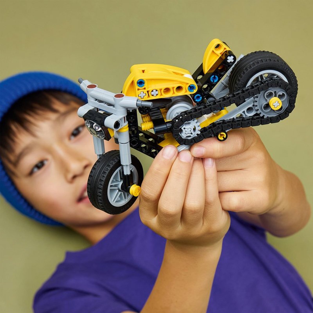 LEGO Technic - Gele Motor Speelgoed voor Kinderen vanaf 7 Jaar - 42225 — afbeelding 18