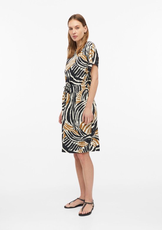 Jurk met korte mouwen, grafische print in zwart, wit en bruin, met ceintuur in de taille.