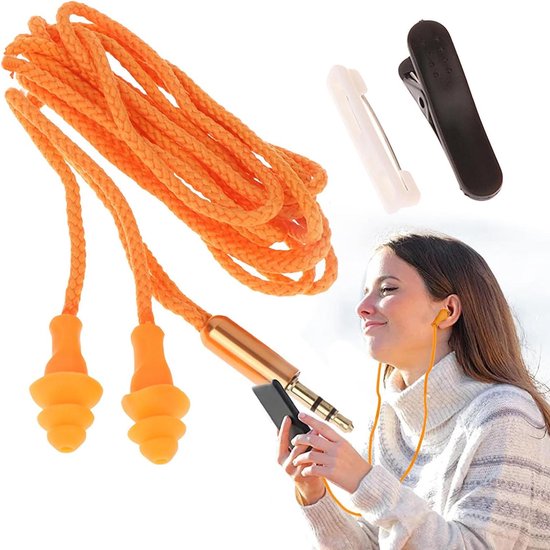 Oranje oordopjes met koord, jackplug, klem, clip en een lachende vrouw met oordopjes en telefoon.