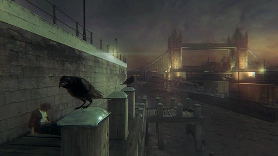 Een kraai zit op een paal met de Tower Bridge op de achtergrond.