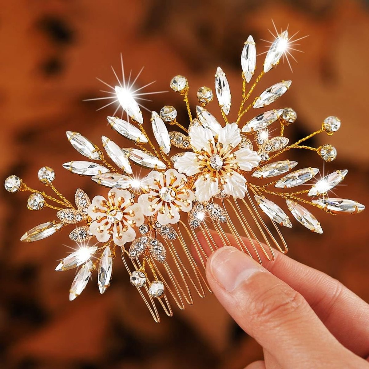 Dailygoods- Haarsieraad Bruid - Goudkleurige Haarkam - Kristallen Haaraccessoires - Handgemaakt - Elegante Bloemen - Geschikt voor Vrouwen en Meisjes - Bruidskam
