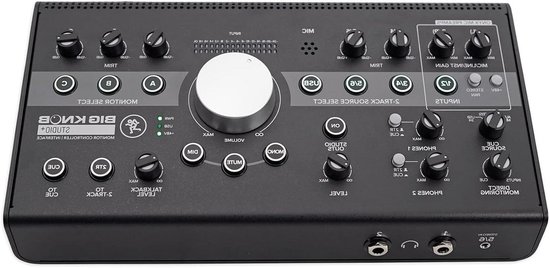 Zwarte monitorcontroller met draaiknoppen, knoppen en een grote zilveren volumeknop.
