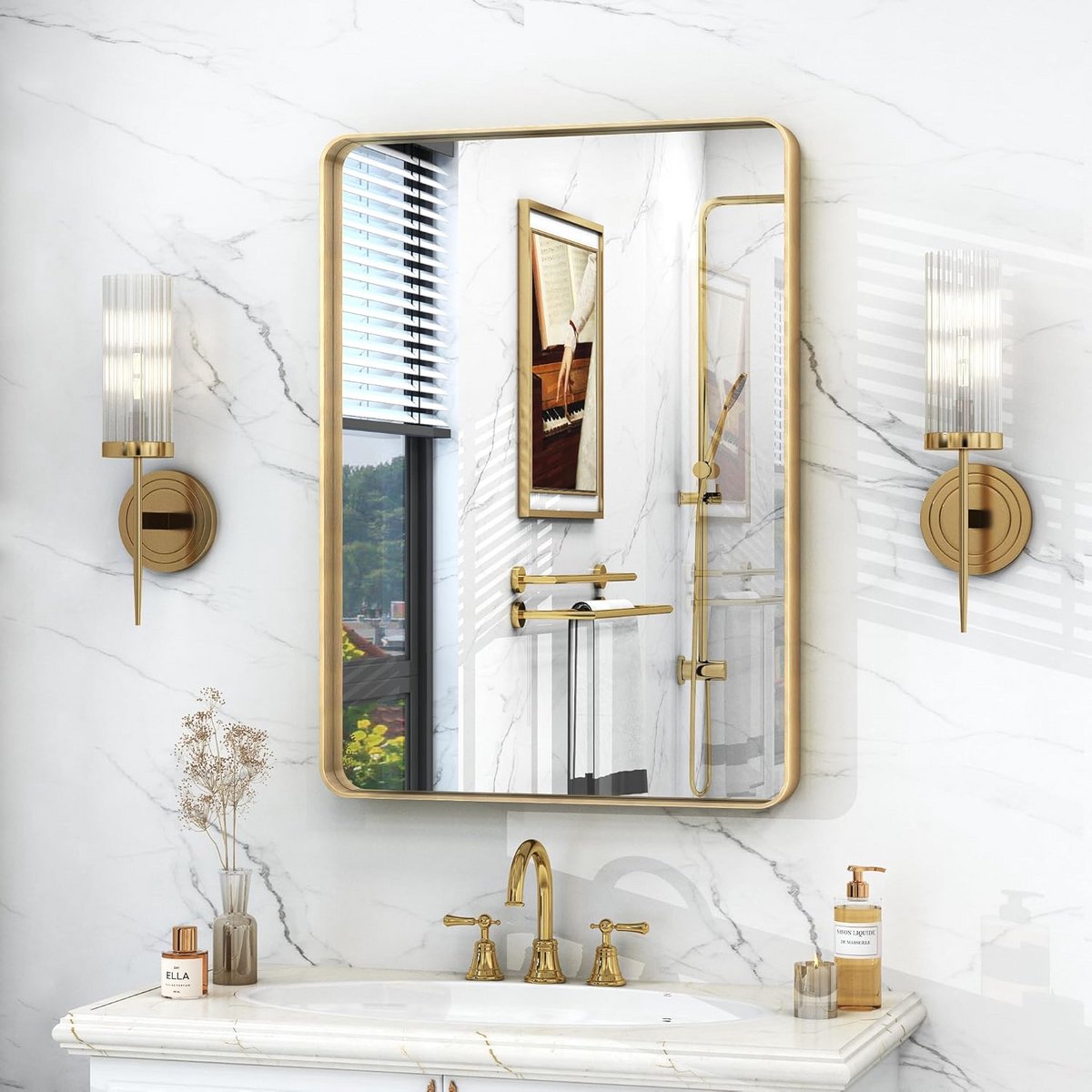 Badkamerspiegel met goudkleurige lijst, rechthoekige spiegel van geborsteld goud metaal, kleine moderne spiegel voor muur, afgeronde hoek, gehard glas, roestbestendig, onbreekbaar