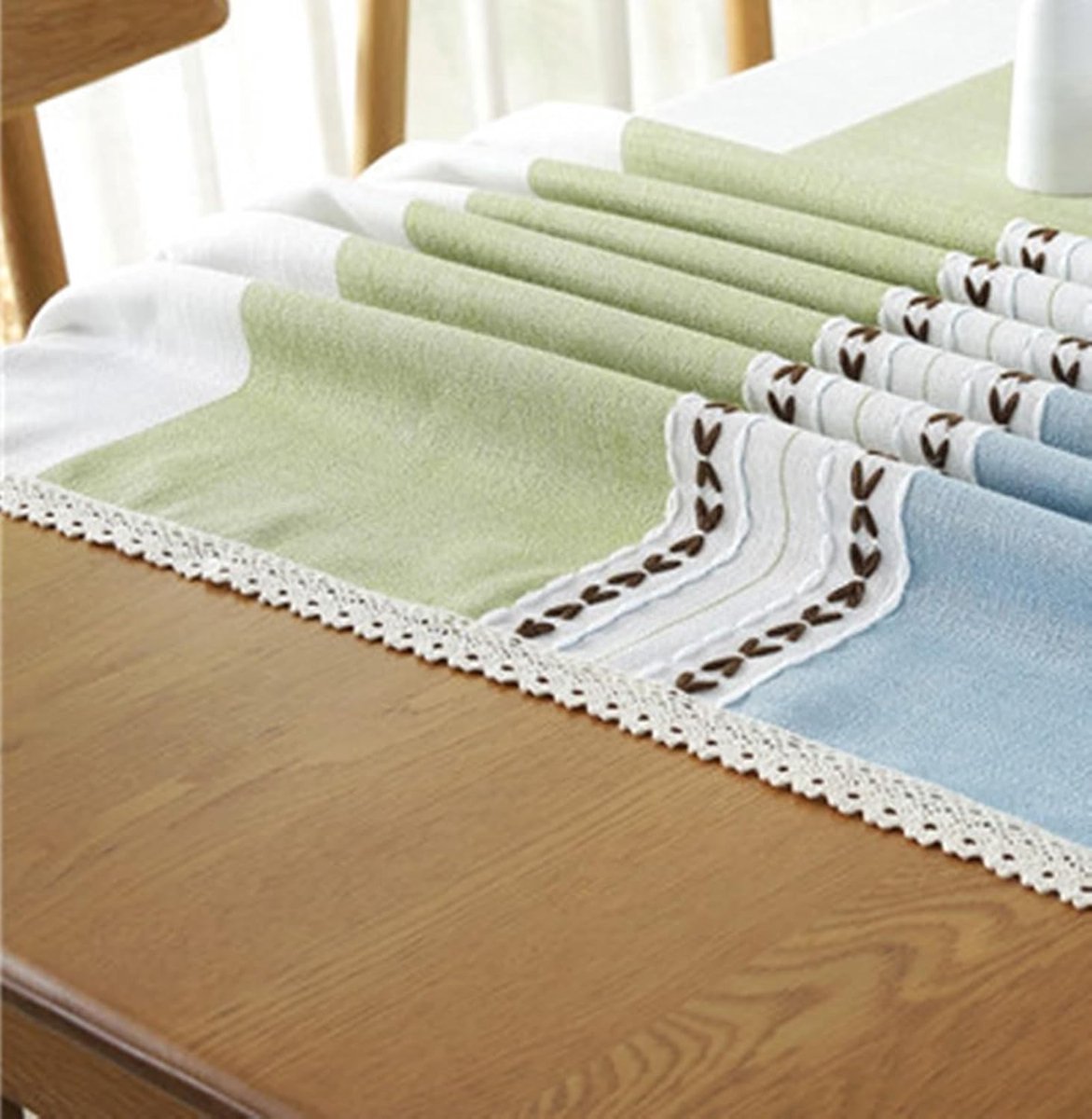 Tafelkleed - Gestreept kleed - Buiten dineren - Slijtvast polyester - 120 x 180 cm - Lichtgroen