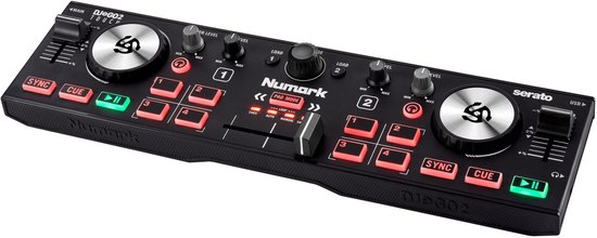 Numark DJ2GO2 Touch DJ-controller met twee decks, aanraakgevoelige jogwheels, rode en groene verlichte knoppen en een zwarte behuizing.