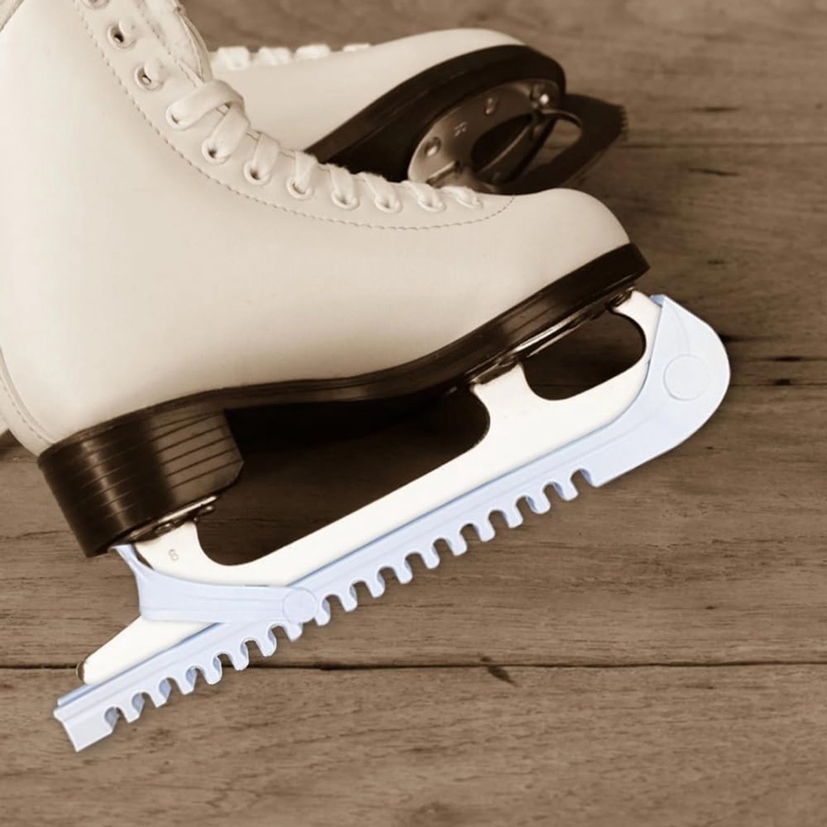 Beschermhoes voor IJshockeyschaatsen - Witte Plastic Covers met Brass Patroon voor Optimale Bescherming en Comfort