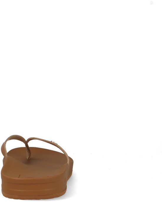 Vooraanzicht van een bruine Reef teenslipper met leren bandjes.