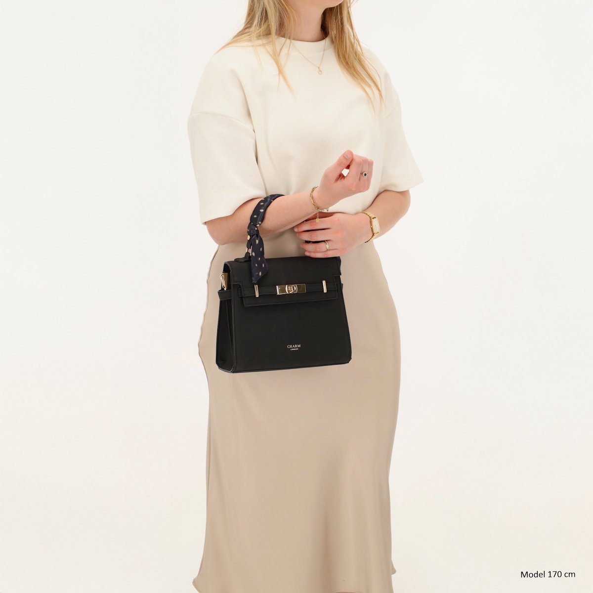 Charm London The Hamptons Village Handtas - Overslagtas - Schoudertas - Suede PU - Gouden Details - Verstelbare En Afneembare Band - Crossbody - Dames - Tas - Zwart