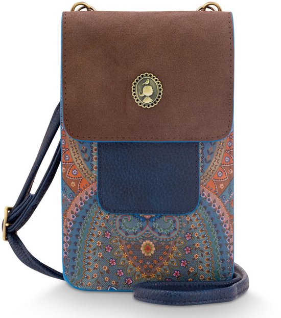 Blauw telefoonhoesje met bruine flap, gedetailleerd met een kleurrijk, oosters-geïnspireerd patroon.