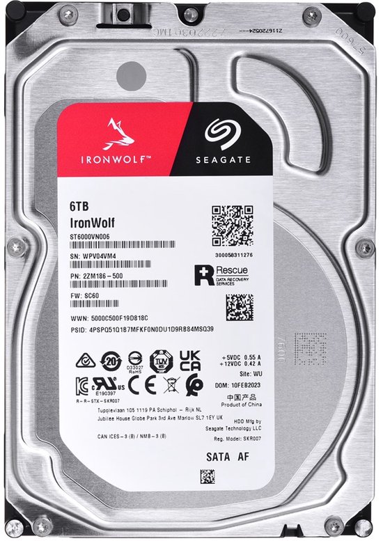 Seagate IronWolf 6TB harde schijf met rood en zwart etiket met wolflogo.