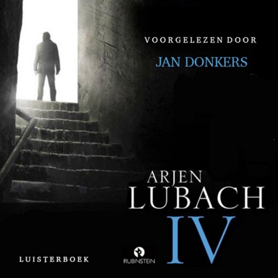 Een man staat op een trap, kijkend naar fel licht. De titel is 'IV' door Arjen Lubach, voorgelezen door Jan Donkers.